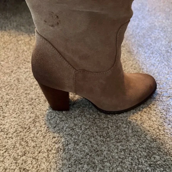 Boots - Tan Suede Splendid boots. Size 7 1/2. Like New. True to size. - Picture 15 of 16